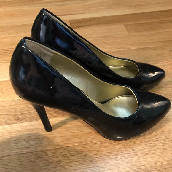 Pointed Toe Black Heels - Picture 2 of 4
